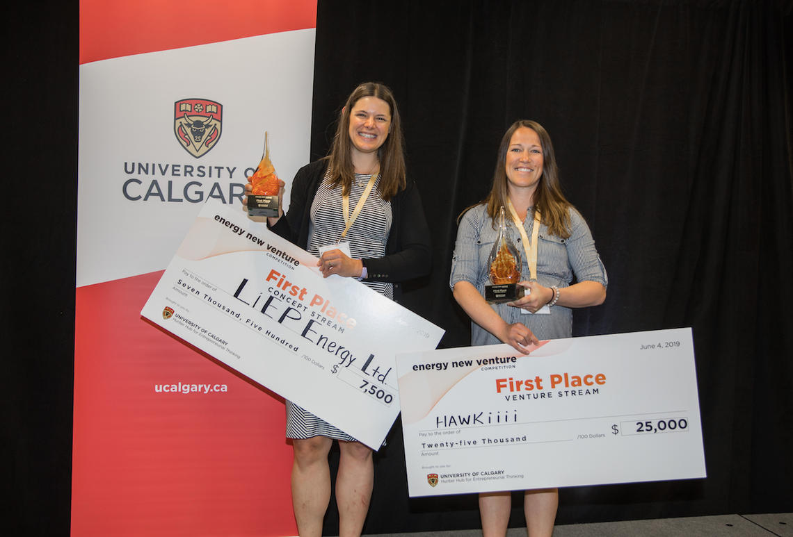 Laura Mislan, left, LiEP Energy of the Concept stream, and Janelle Watson, HAWKiiii, Venture Steam.