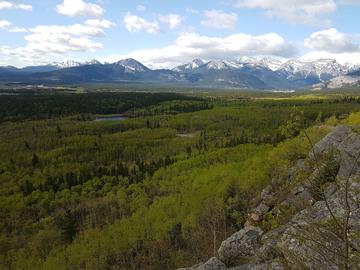 Stoney Nakoda traditional territory as seen from bluffs on Îyâ Mnathka (Mount Yamnuska).