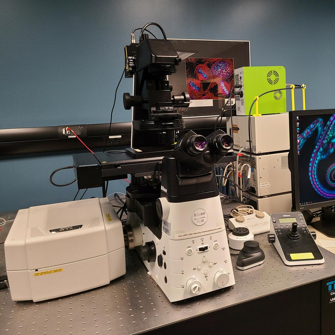 Photo of A1R confocal microscope in the LCI